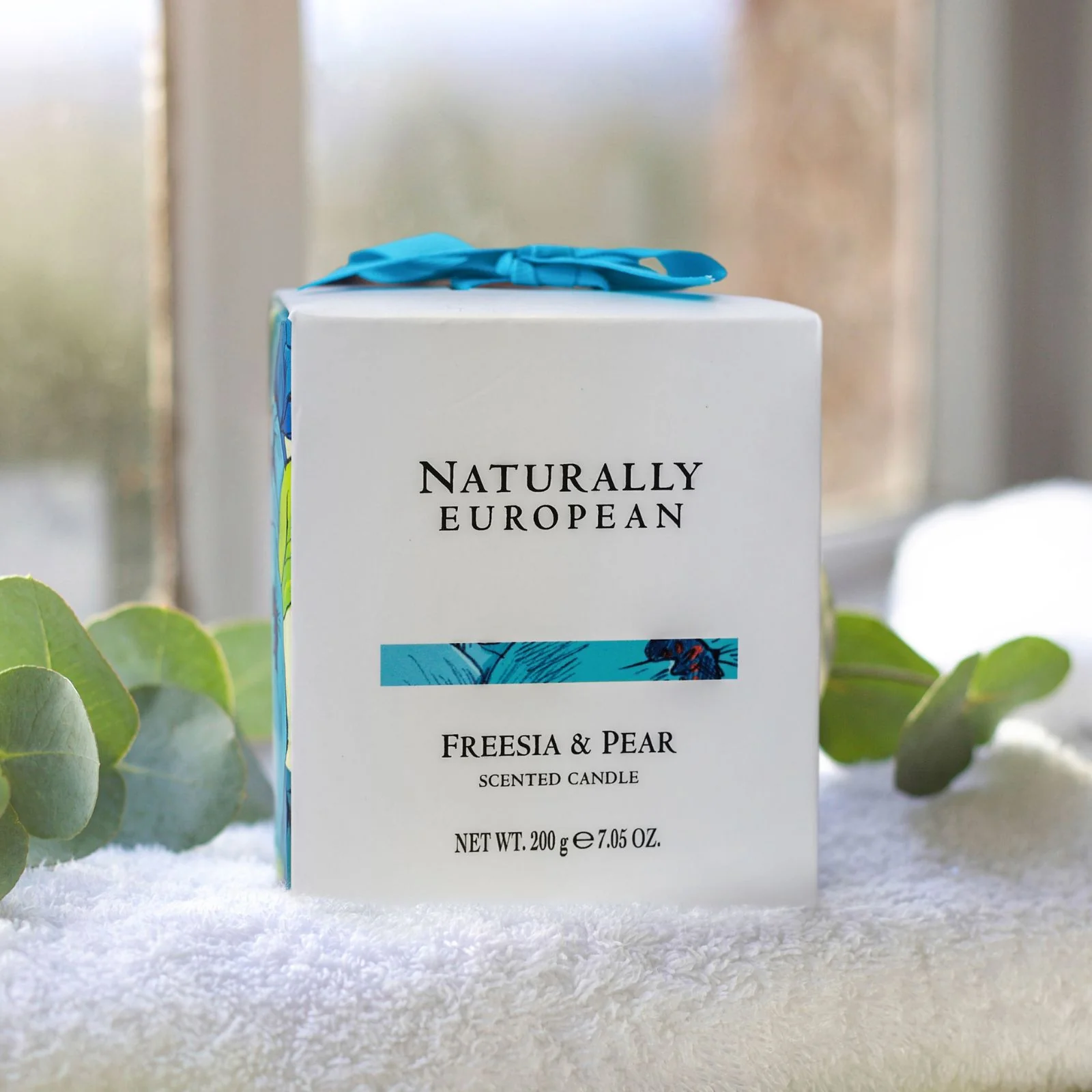 Naturally European Freesia and Pear 200g Candle - Image 3