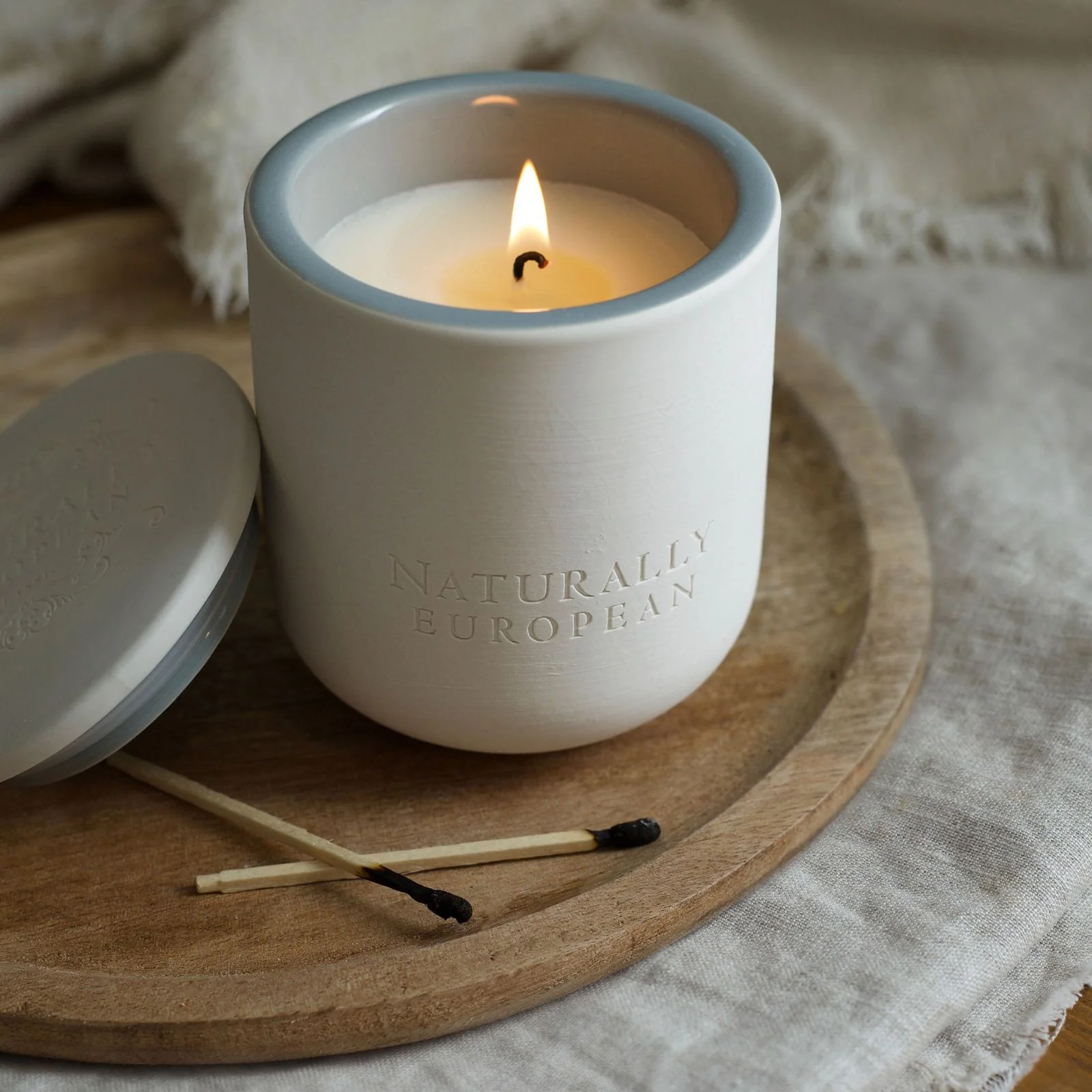 Naturally European Oak Moss and Vetiver 200g Candle - Image 2