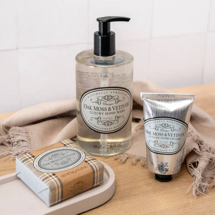 Naturally European Oak Moss and Vetiver Hand Wash 500ml - Image 3