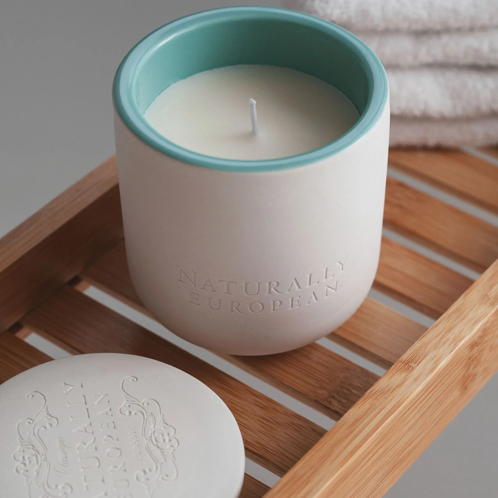 Naturally European Sea Kelp and Cedar 200g Candle - Image 2