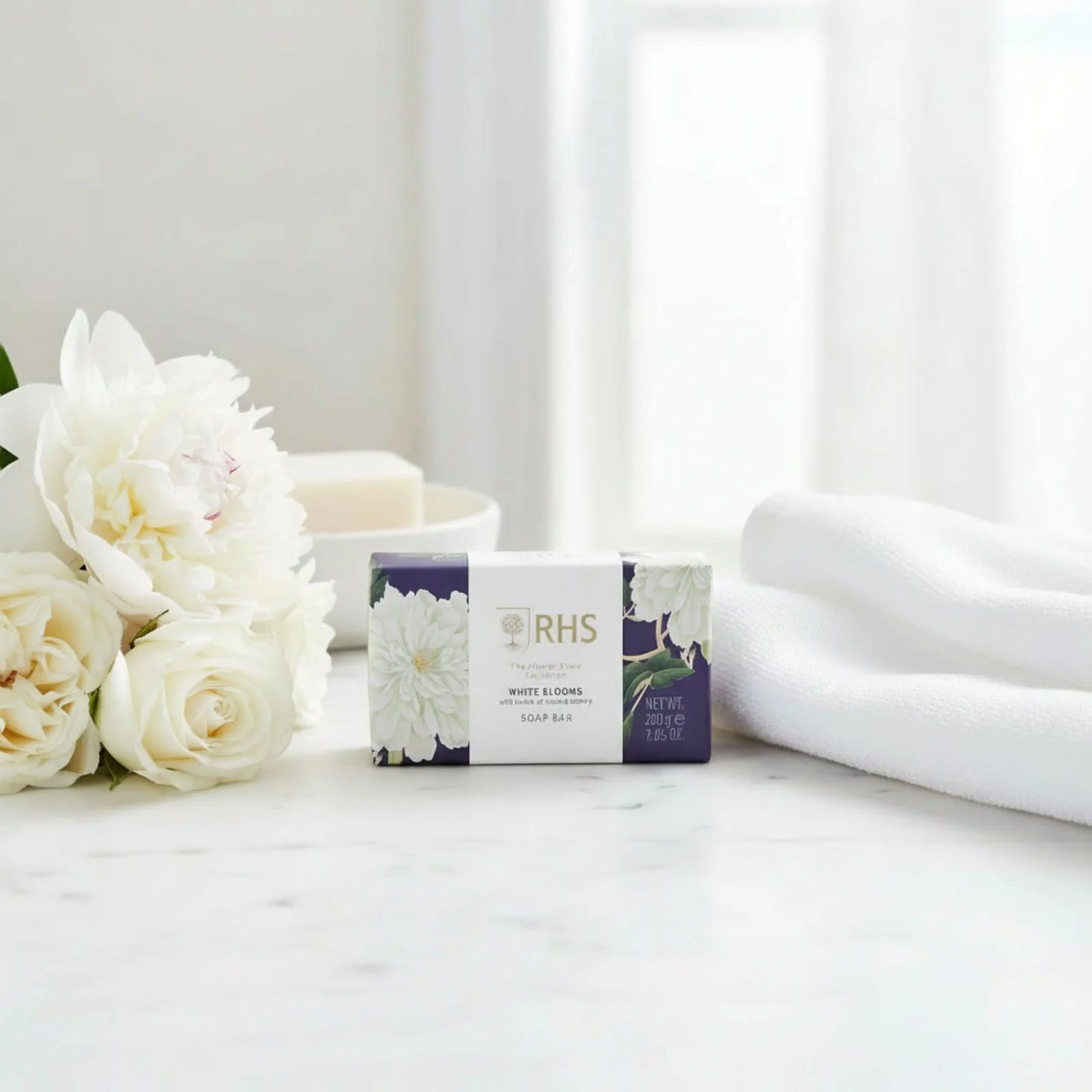 RHS Flower Show White Blooms Soap 200g - Image 3