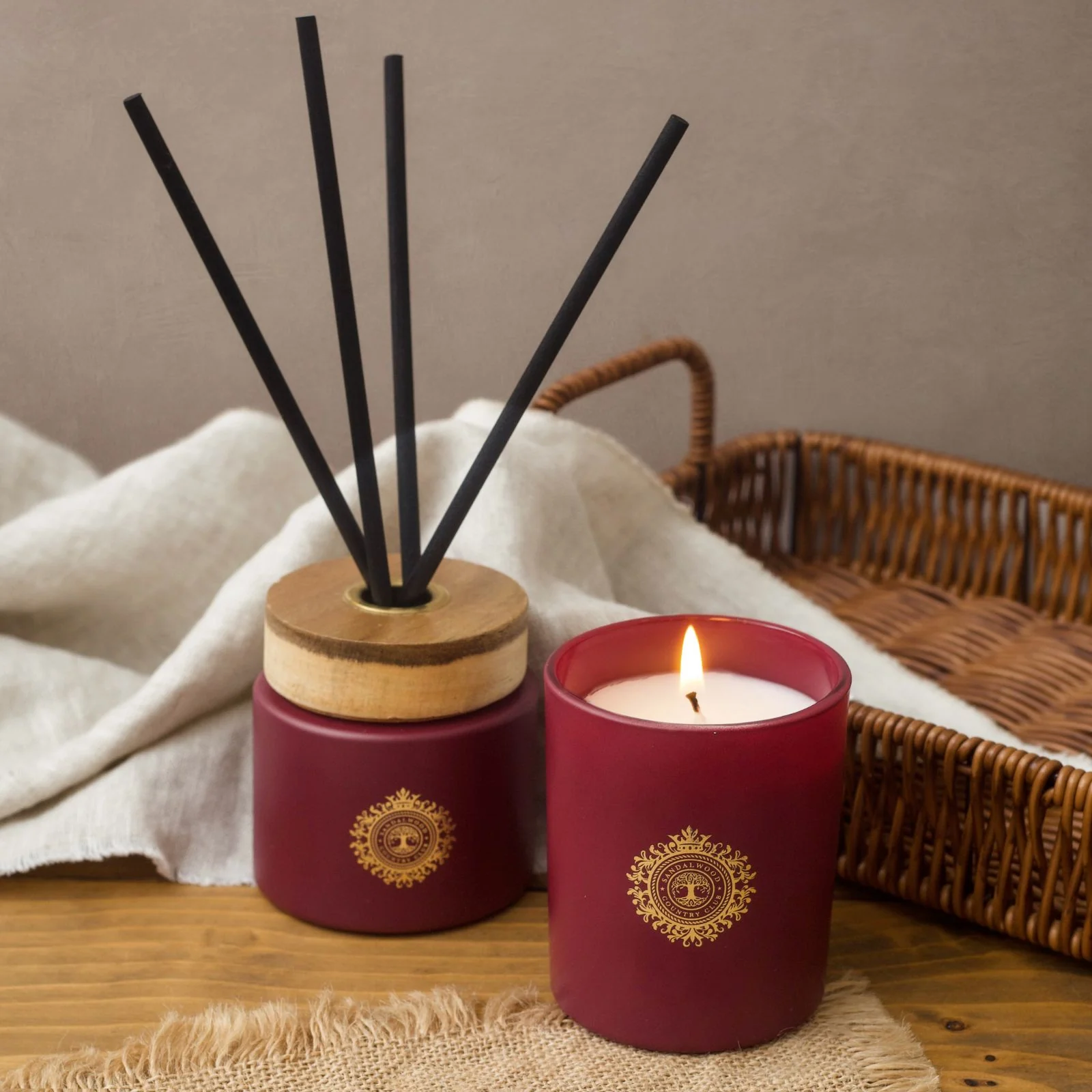 Sandalwood Country Club Redwood and Amber Candle 150g - Image 3